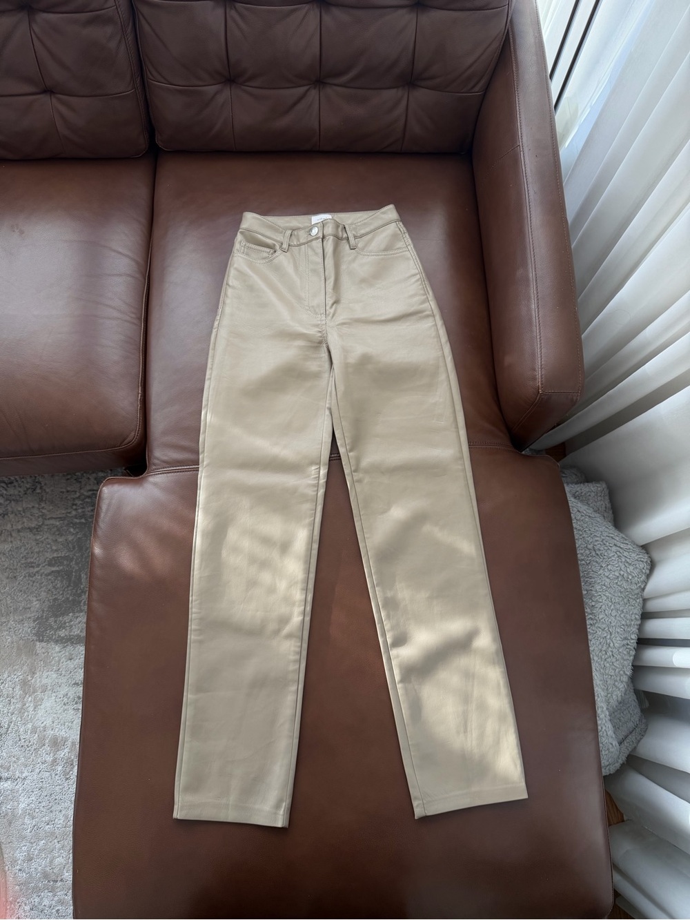 Aritzia Melina pants in tan / cream / beigeHigh-Rise Straight Leg Pants in Khaki